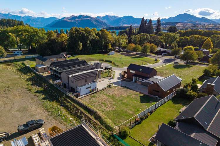 4 and 9 Theodore Court Wanaka_13