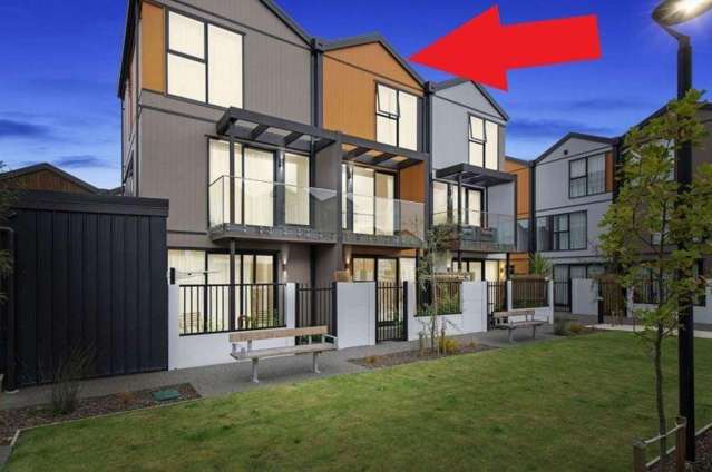 CITY CENTRE - TWO BEDROOM CENTRAL TOWNHOUSE WITH TWO BATHROOMS