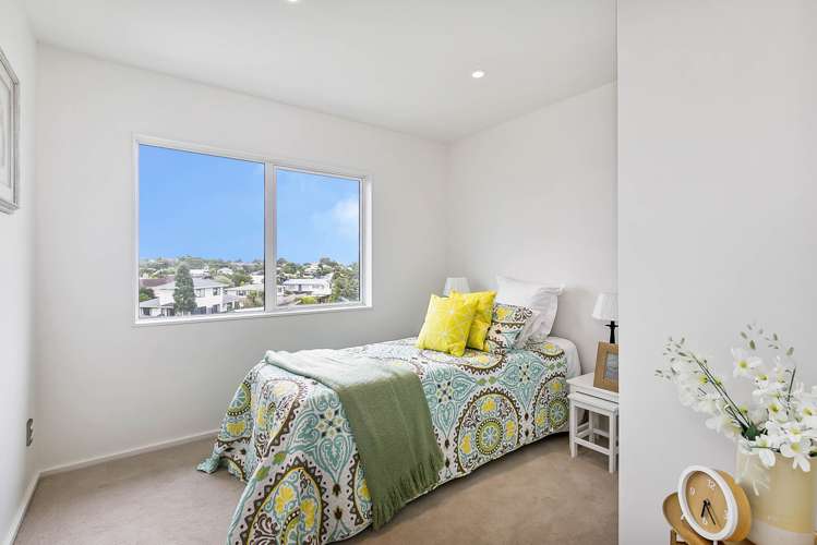 77 Bordeaux Parade Te Atatu South_14