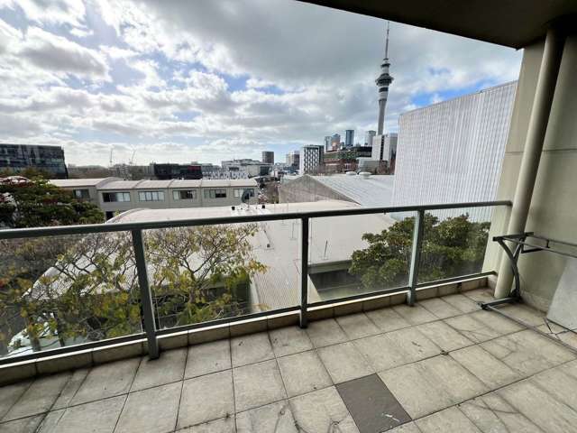 28A/88 Cook Street City Centre_2