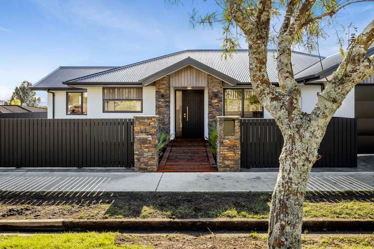 6 Burns Street Westown_27