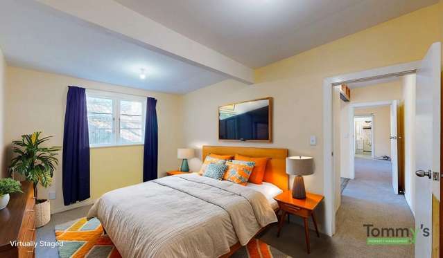 Sunny 2-Bedroom Home in the Heart of Newtown – Space, Comfort & Location!