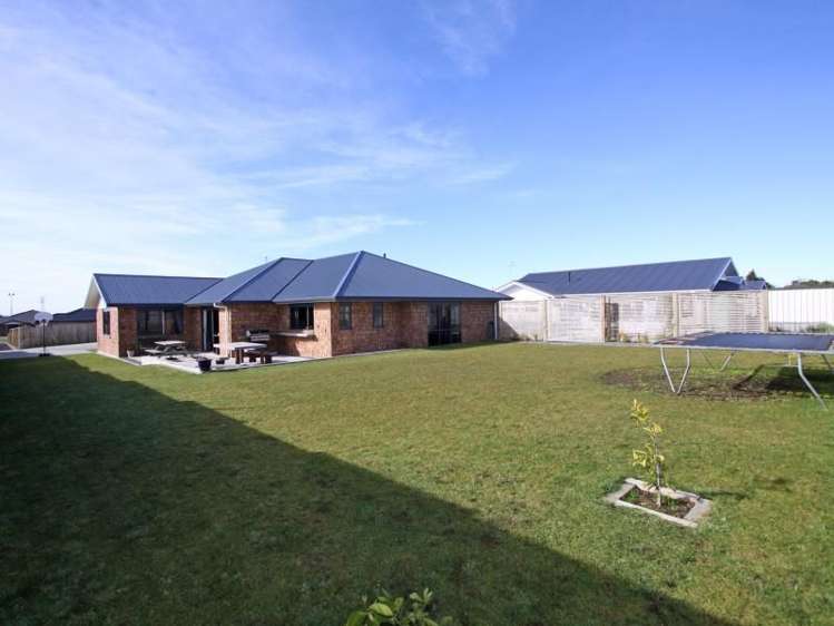 23 Montague Grove Stratford_5