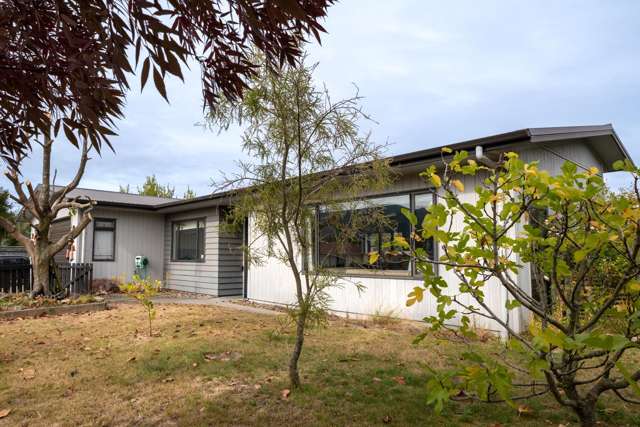 Modern, Double-Glazed & Move-In Ready