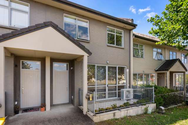 Family home in central, popular Flat Bush.