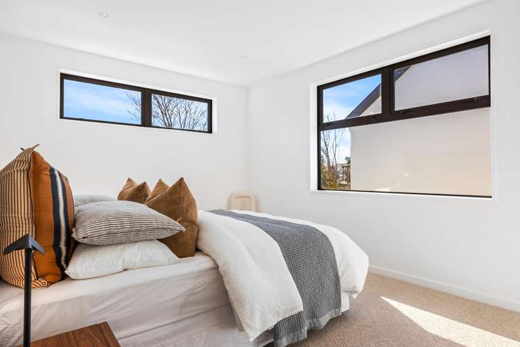 2/17 Hewitts Road Merivale_12