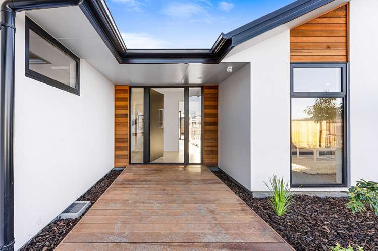 16 Falcons View Drive_2