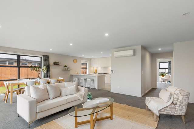 Space, style and solar in Cressy Oaks