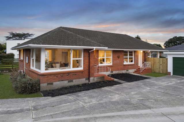 EVERYTHING ON EVELYN - BRICK & TILES ON 678M2 MHS!