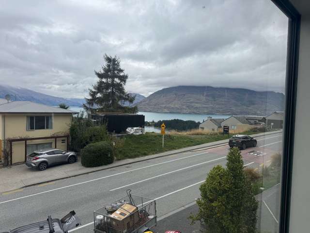 Stunning Queenstown 4BR Retreat!