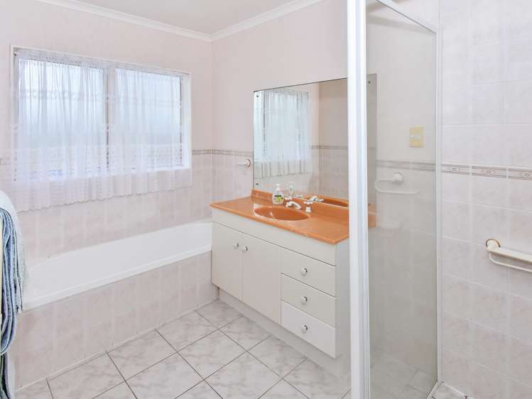 18 Flora Place Wattle Downs_12