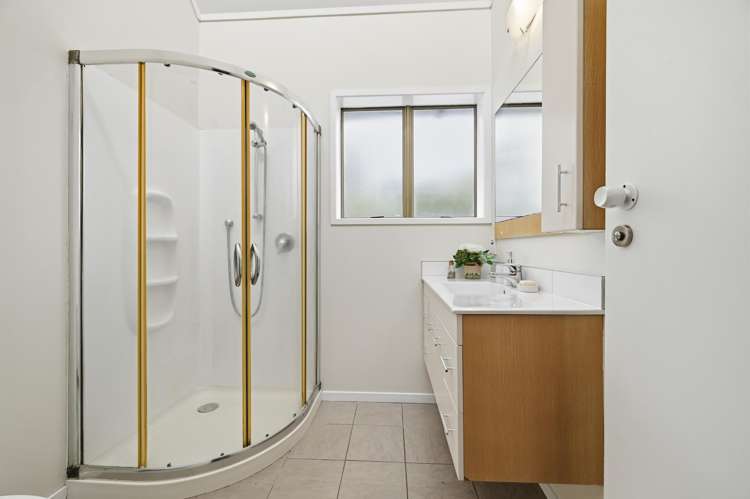 74 Robinson Avenue Holdens Bay_10