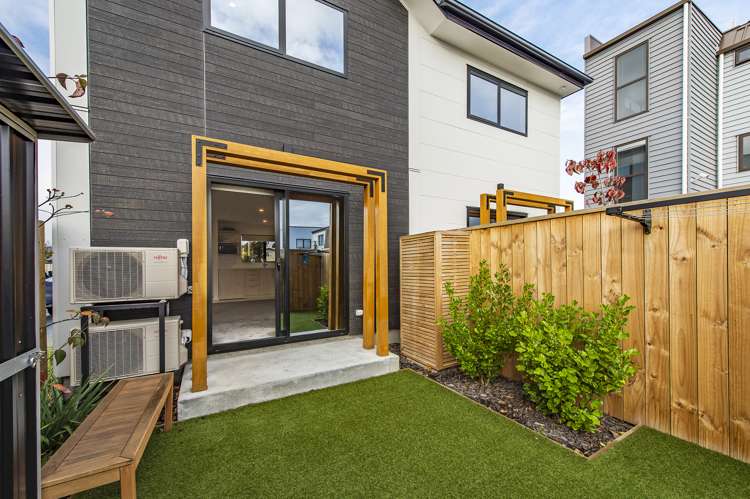 2/241 Lincoln Road Addington_1