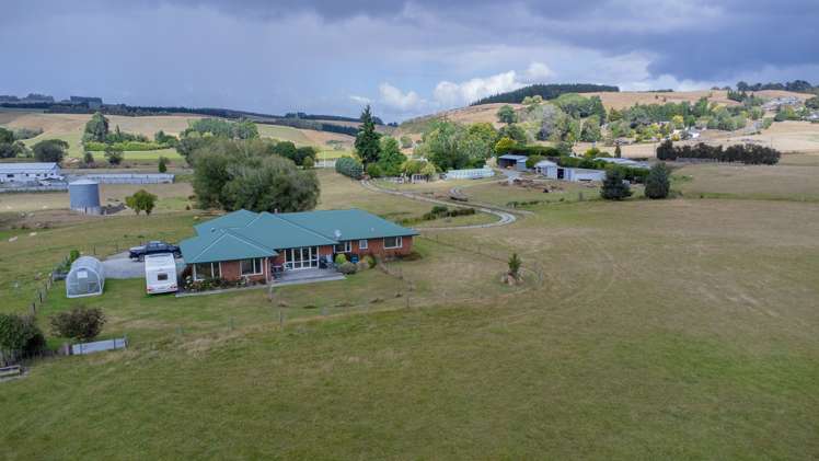 10 Mckinnon Road Gore Surrounds_5