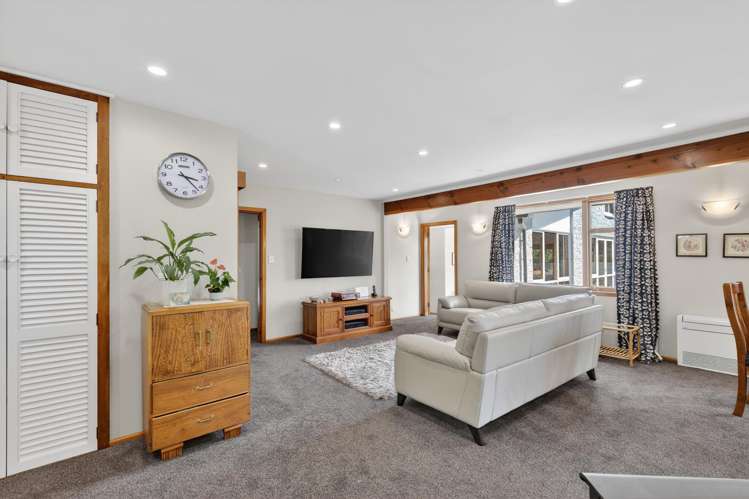 2552 West Coast Road_4