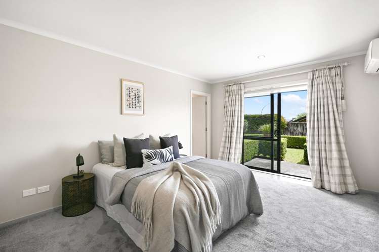 10 Farleigh Close Huntington_17