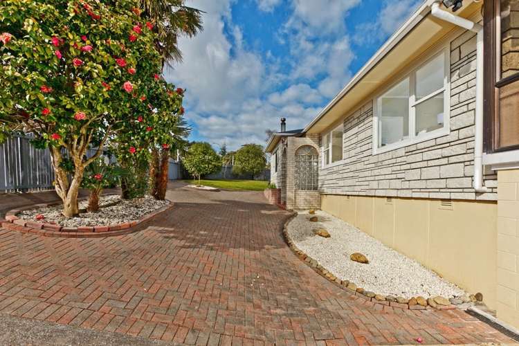 61 Captain Scott Road Glen Eden_2