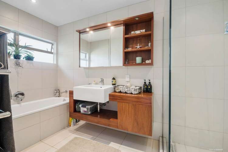 30 Bernard Magnus Lane Greenhithe_8