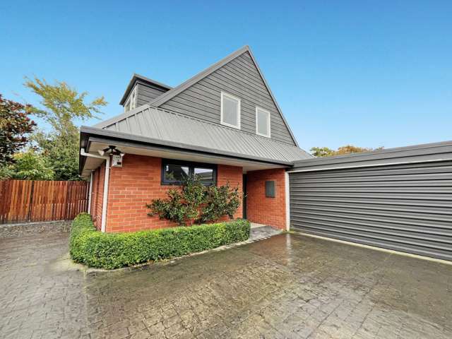 ST ALBANS - FOUR BEDROOMS, STUDY, DOUBLE GARAGE