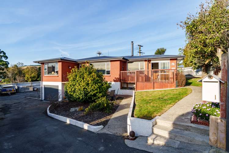 1 Kinmont Crescent_0
