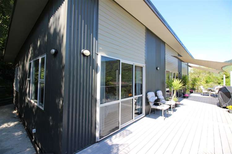 1736 Queen Charlotte Drive Anakiwa and Surrounds_24