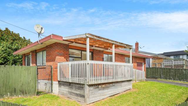 EASY LIVING IN CLASSIC BRICK & TILE