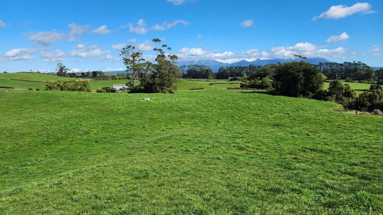 868 Upland Road Egmont Village_1