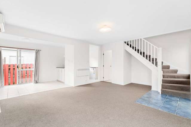 1/15 Lambrown Drive Totara Vale_2