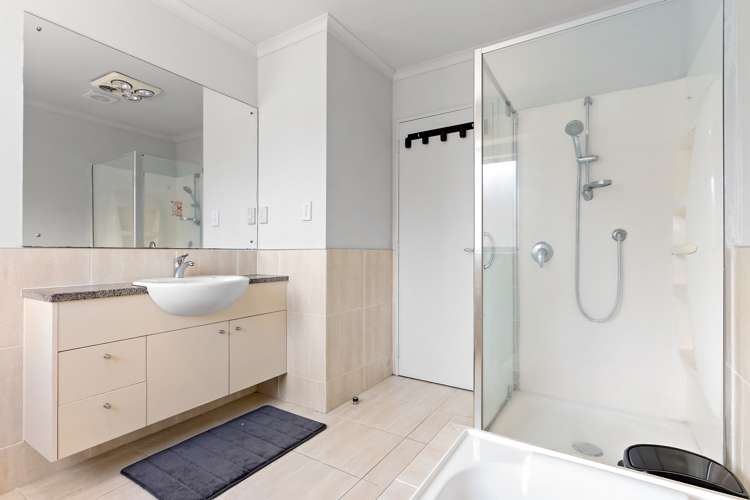 25 Speyside Crescent Flat Bush_14