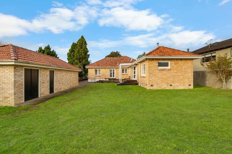 33 Dalethorpe Avenue 10458_18