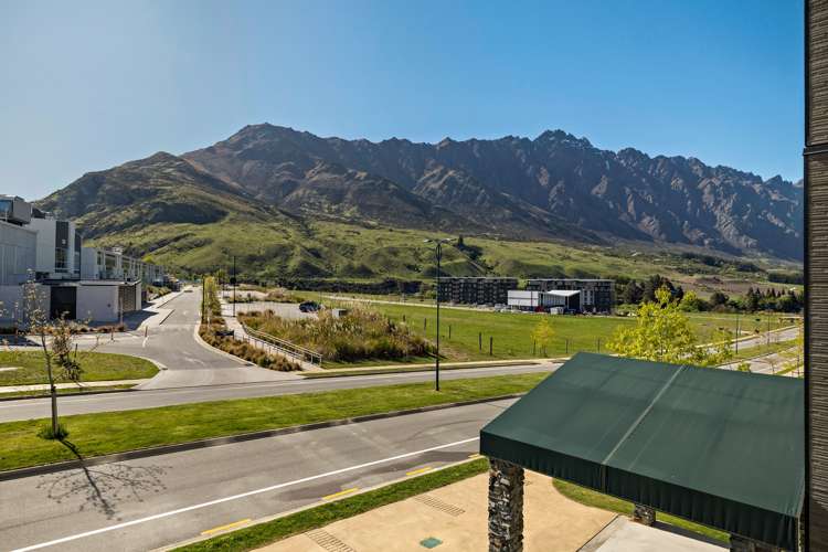 102/30 Red Oaks Drive_0