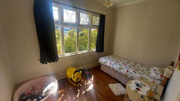 11,13 Birch Street Tuatapere_13