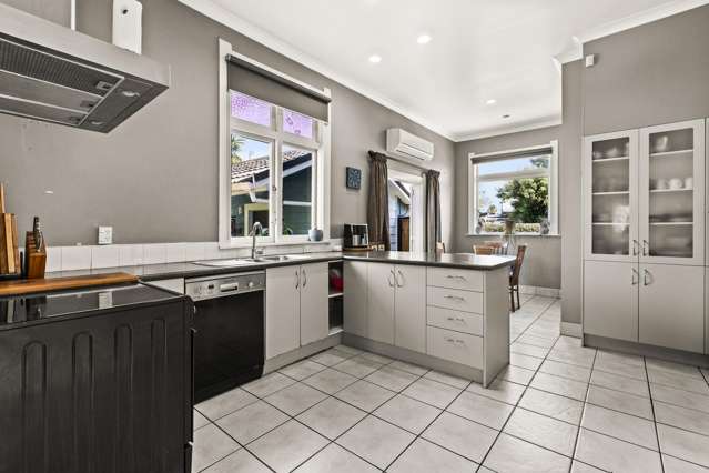 Discover the Charm of this Stunning Mayfair Villa