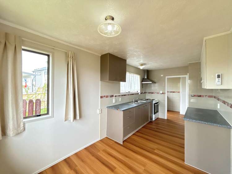56 Sharland Avenue Manurewa_4