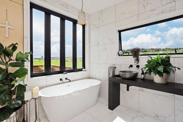 68 Sunrise Drive Seaward Bush_18