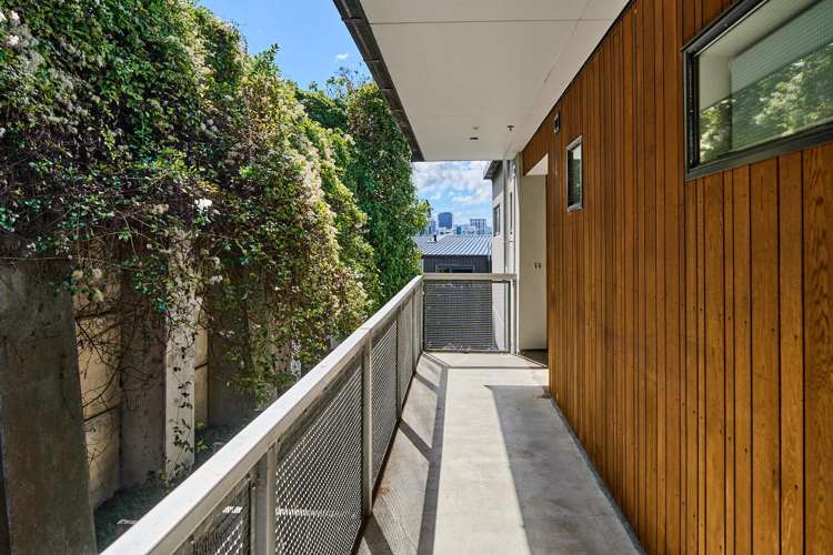 W405/405A 28 Torrens Terrace Mount Cook_15