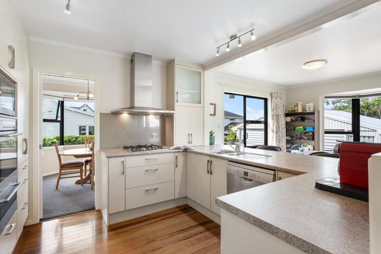 53 Beach Road Mellons Bay_10