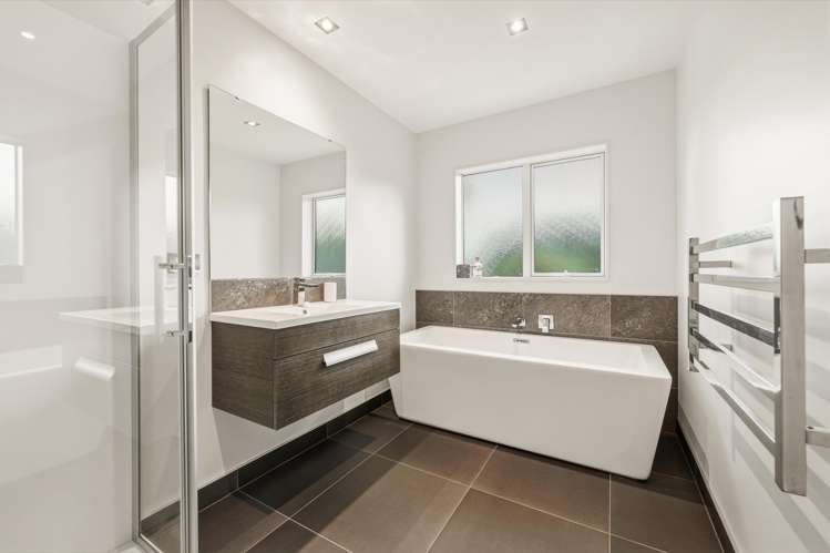 1 Ngaire Close Wainui_17