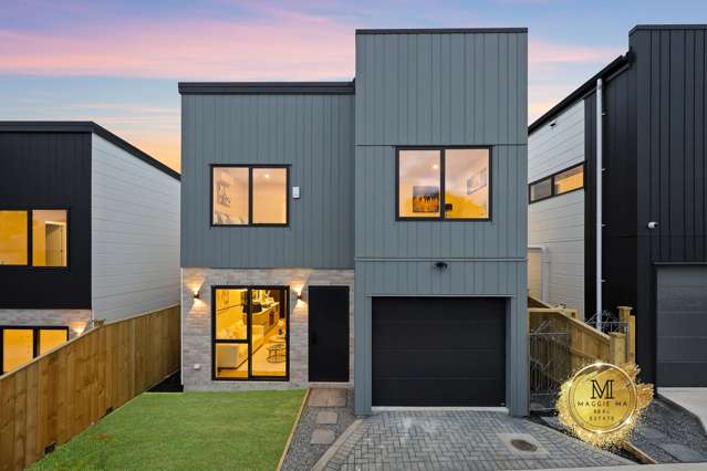 Standalone Luxury | 4 Bed + 2 Living