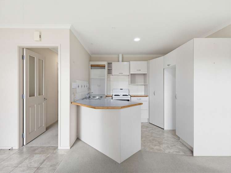 8 Montrose Place_5
