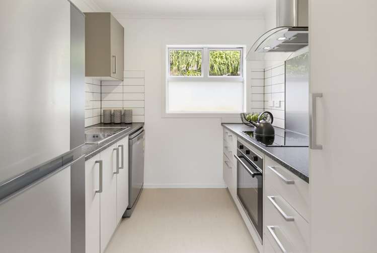 5/10 Thurleigh Grove Karori_5