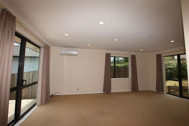 9 Louvain Place Greenhithe_2