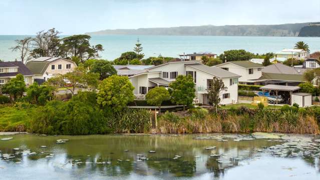 Immaculate coastal retreat