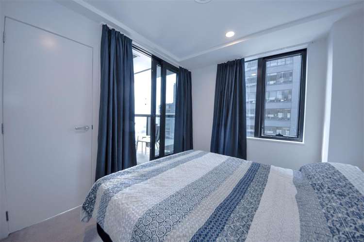 805/75 Victoria Street West 10015_2
