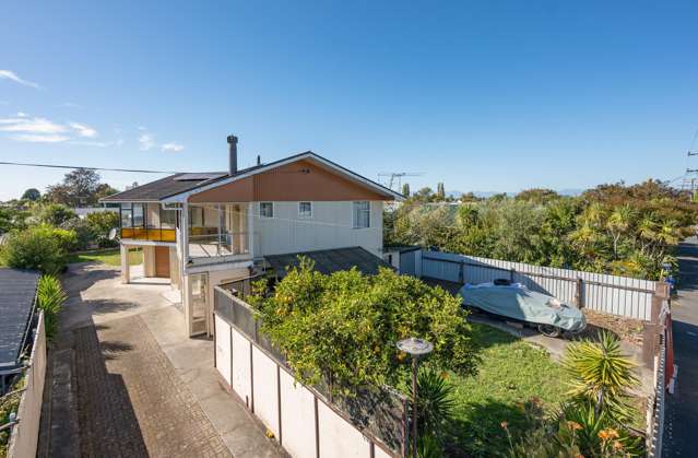 Classic 1970s Two-Story Home with Large Section & Ample Storage