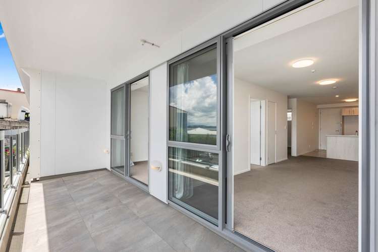 215/17 Link Crescent Stanmore Bay_6