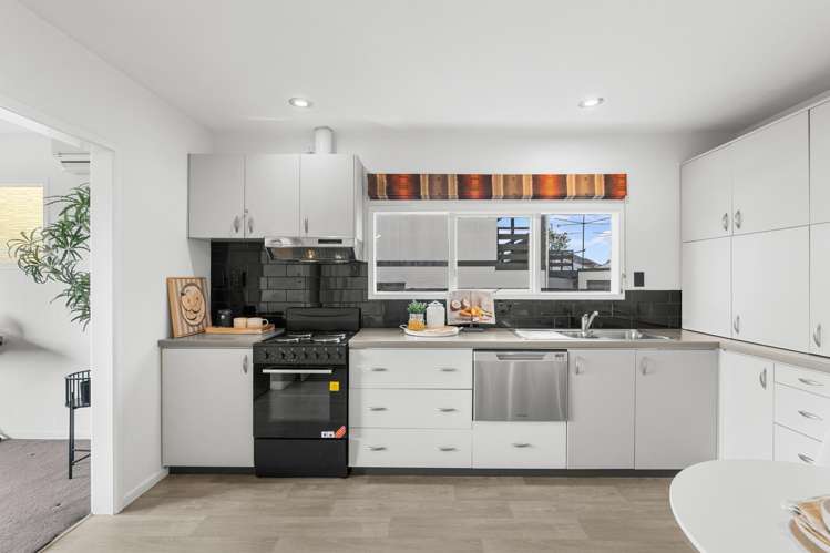 2/27 Burdale Street_5