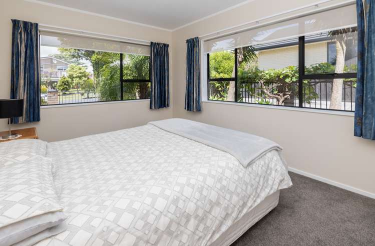 6 Borrowdace Avenue Botany Downs_12