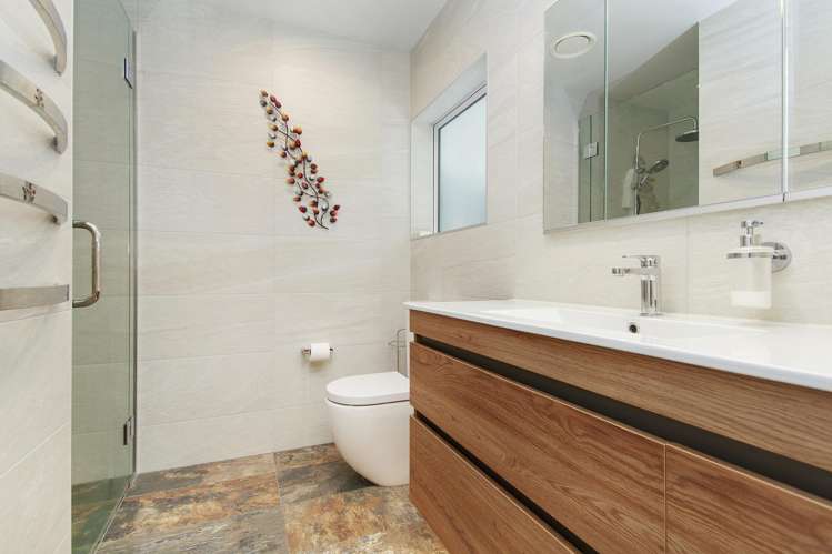 131 Woodman Drive Tawa_10