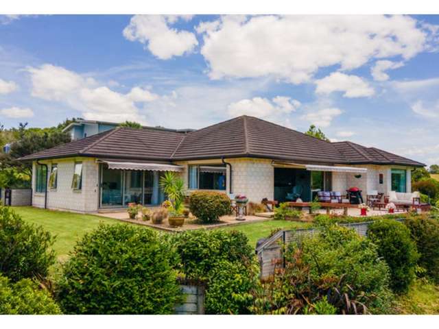 CONTEMPOTARY HOME, VIEWS – PRICE REDUCED